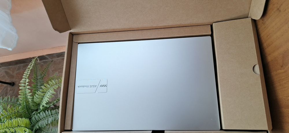 ASUS VivoBook 15 / 16GB RAM / 512 SSD / КАТО НОВ / ГАРАНЦИЯ/WINDOWS  11,мишка безчична