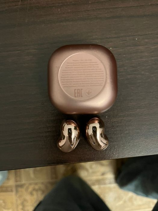 Samsung galaxy Buds live бронзовый