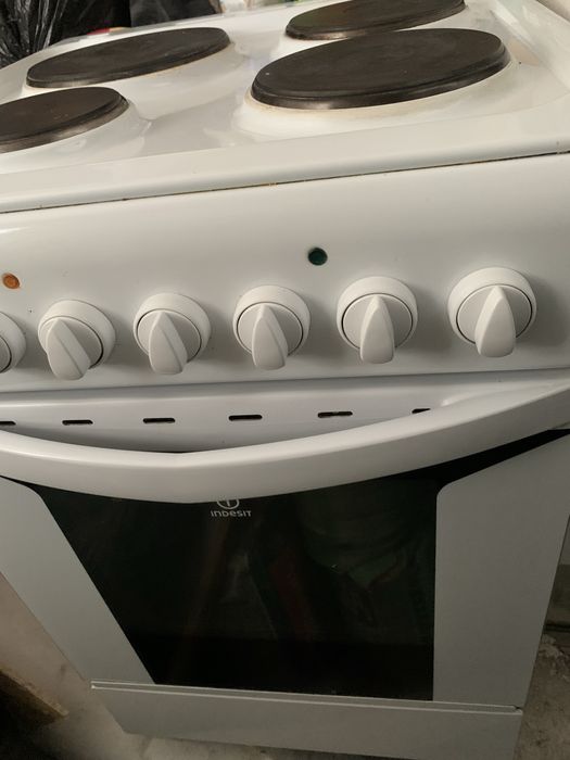 Продаю плиту  Индезит, 65000