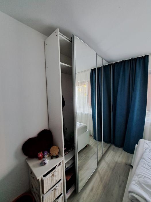 Vestibul  cu oglinda