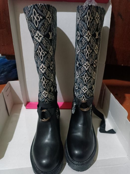 Продам сапоги новые размер 37