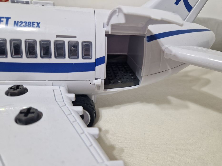 Avion cu locuri detasabile