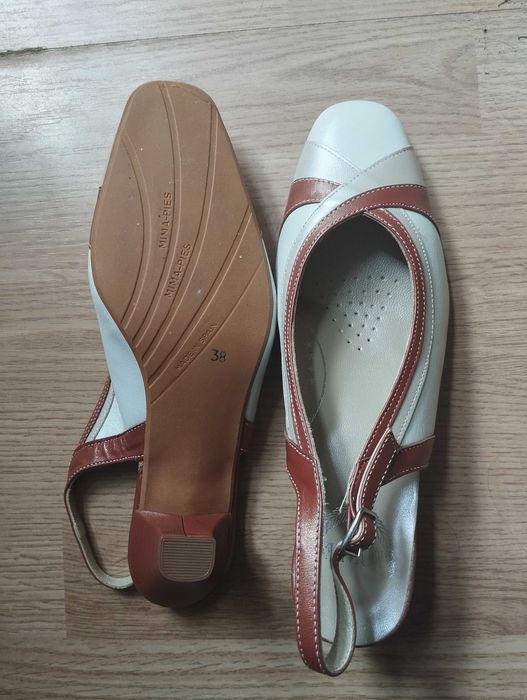 Стилни пролетни/есенни дамски обувки на къс стабилен ток