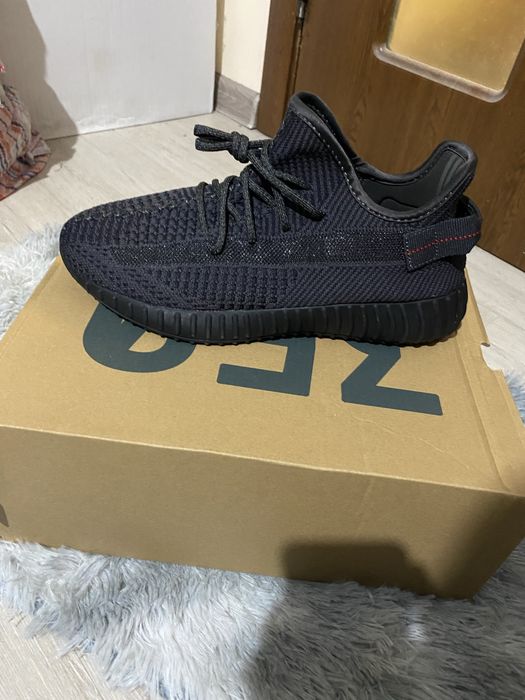 Yeezy 350 v2 чисто нови