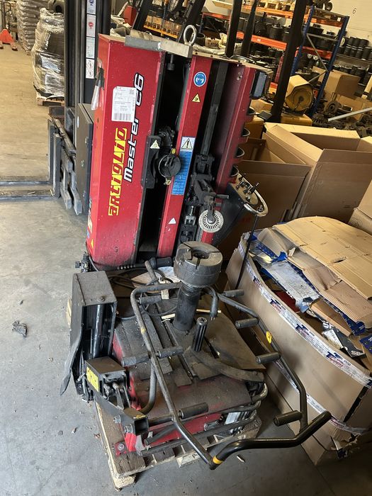 Машина за смяна на гуми Corghi