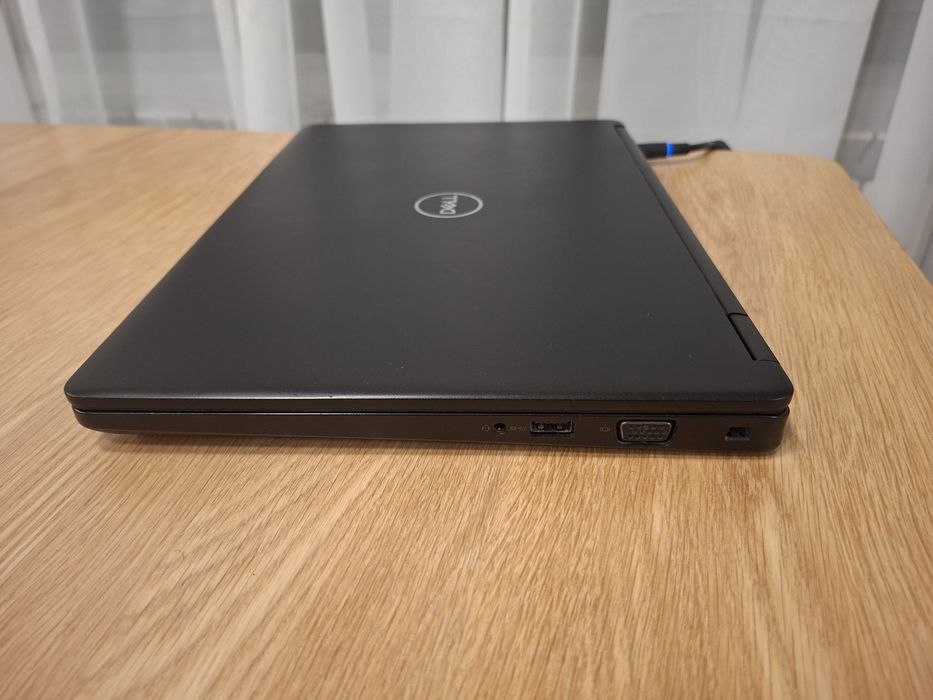 Лаптоп Dell Latitude 5490