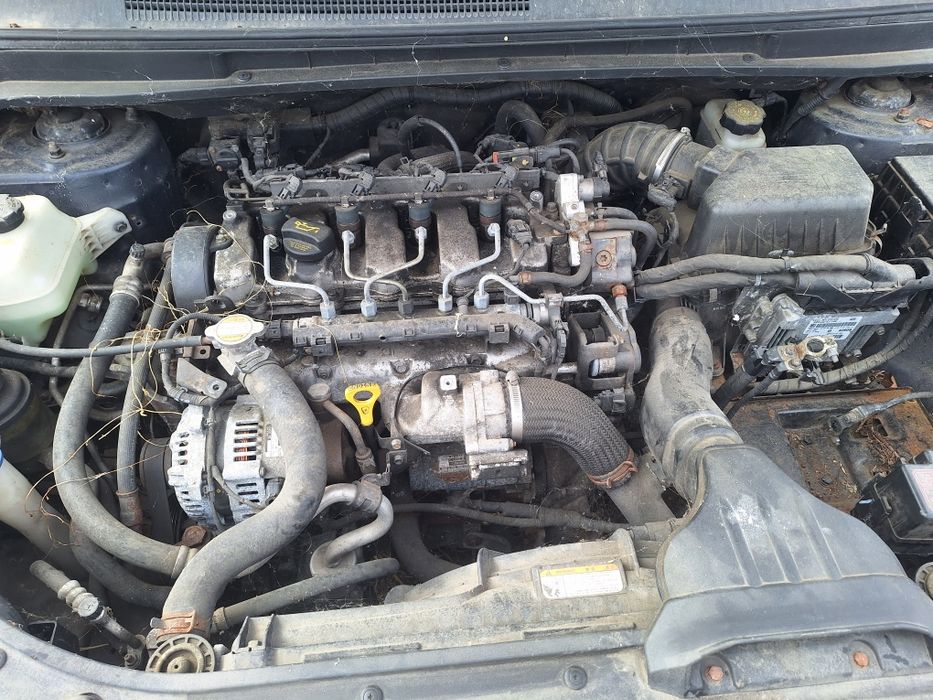 Dezmembrez kia carens 2.0 crdi