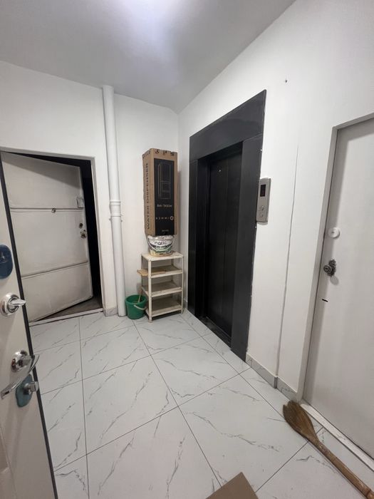 3 xonali kvartira sotiladi 9. Etajli domnig 2 etaji narxi kelishiladi