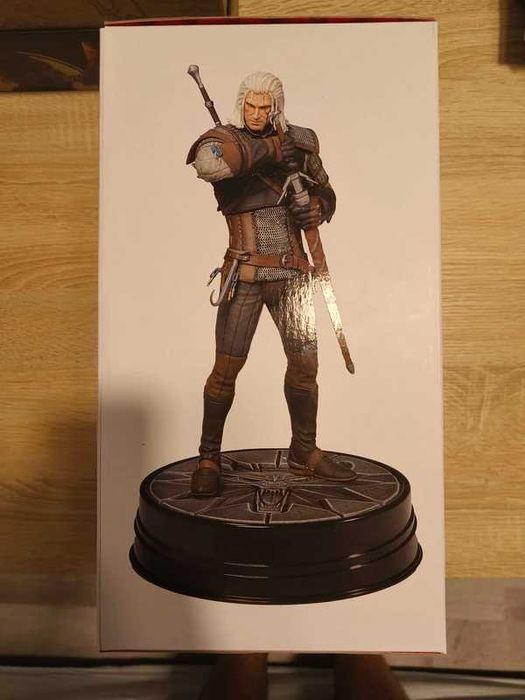 Geralt Hearts of stone figurine Witcher 3 Dark horse
