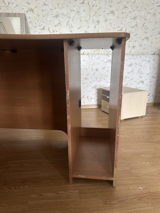 Продам компьютерный/ письменный угловой стол