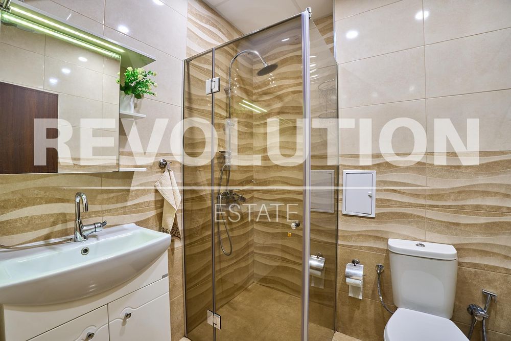 Двустаен апартамент в кв. Христо Смирненски/ С ПАРКОМЯСТО!