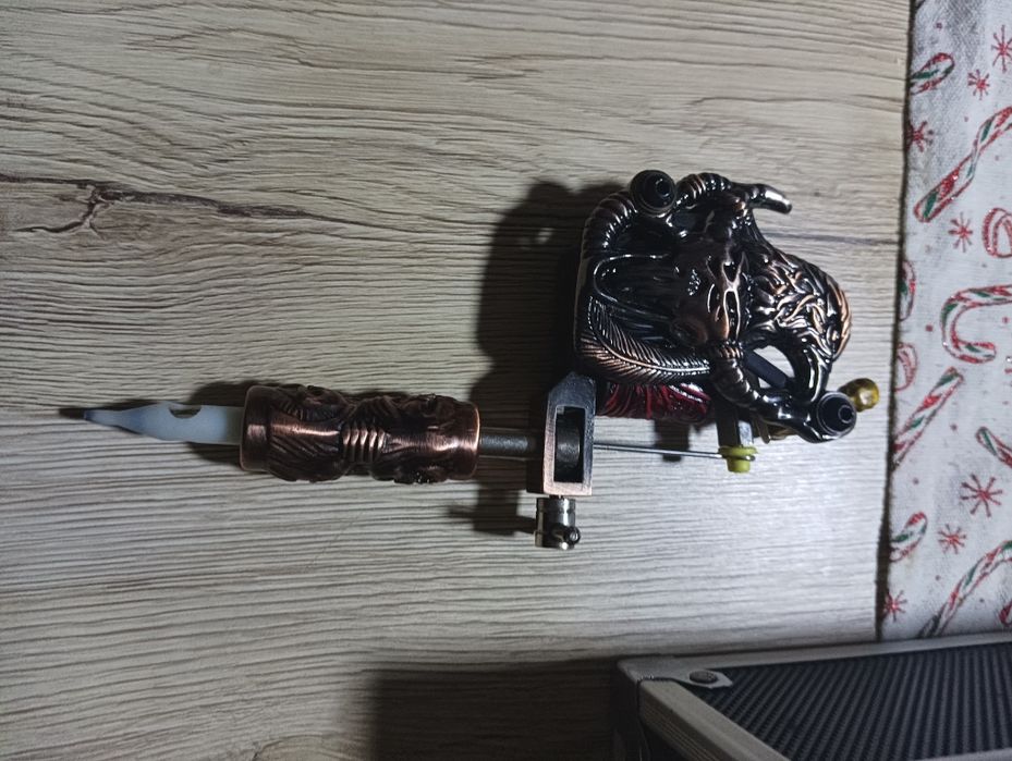 Mașina de tatuat noua