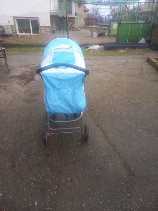 Бебешка синя количка