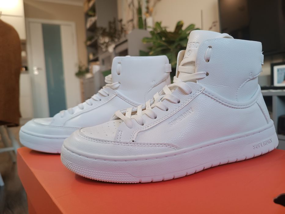 Нови кожени бели кецове SUPERDRY