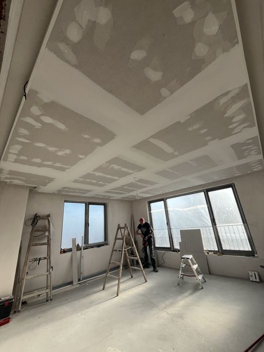 Полагане на гипсокартон, ламинат, декоративна мазилка и елементи