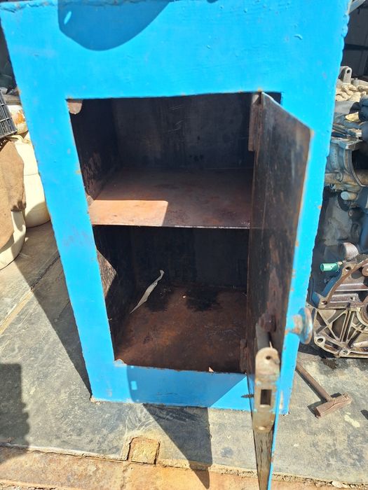 продам железный сейф