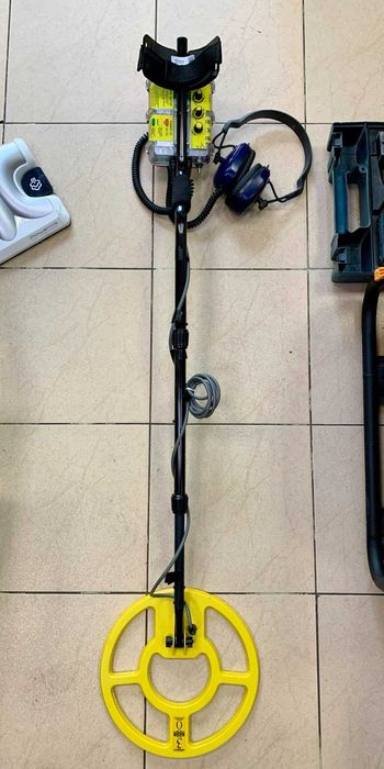 Металотърсач White BeachHunter 300 + ДОКУМЕНТИ