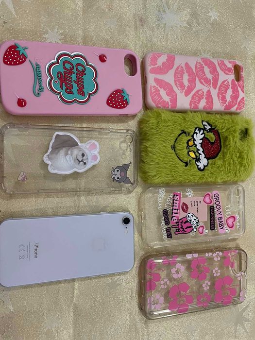 Продавам IPhone 8.