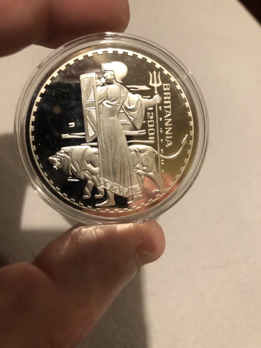 Монети на Принцеса Даяна и Английската Кралица