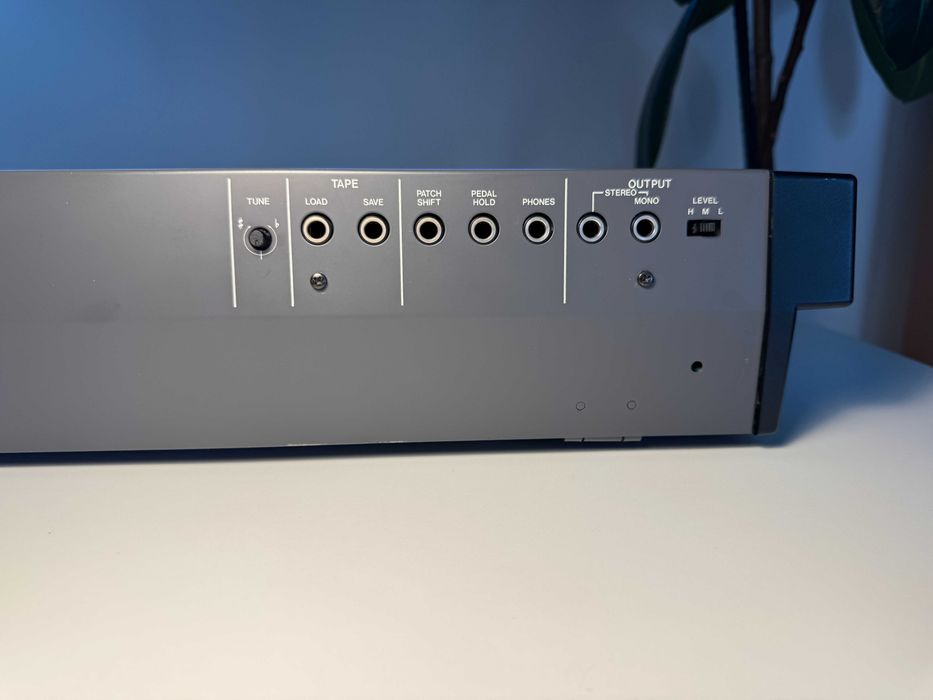 Roland Juno 106 - sintetizator analog