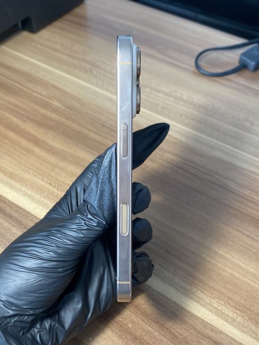 iPhone 16 Pro• 128 GB • Desert Titanium