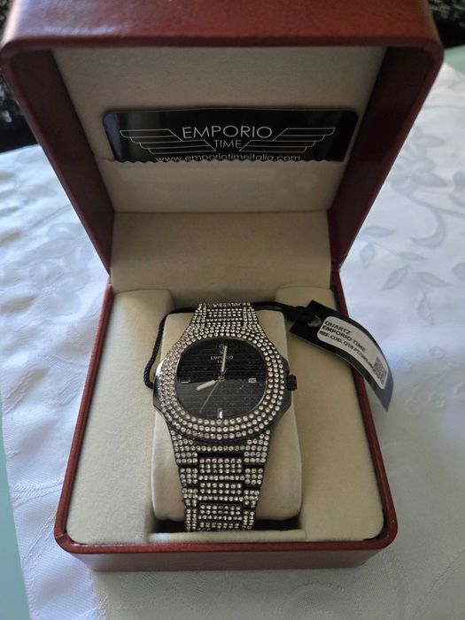 Дамски часовник- бижу Emporio Armani