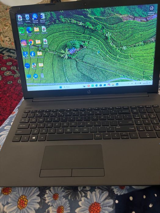 Продаю два ноутбука — HP и Acer
