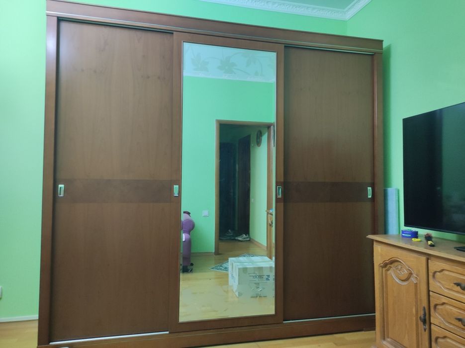 Продам купейный шкаф