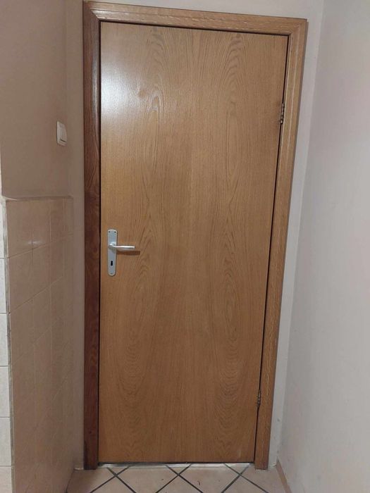 Продавам интериорни врати от MDF с каси, первази и брави.ВТОРА РЪКА