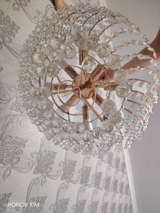 Продам люстру торг будет