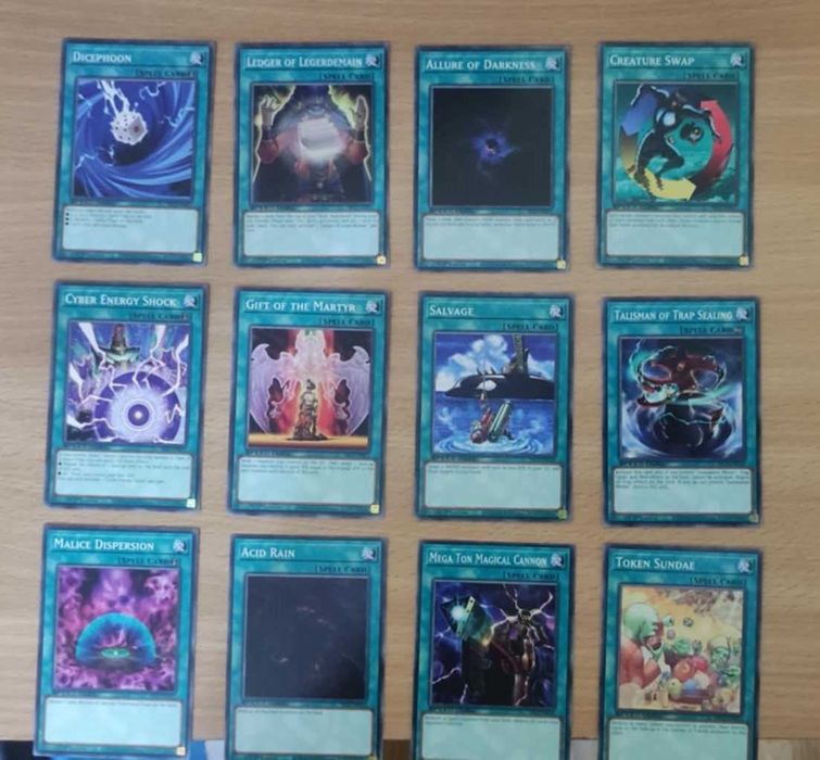 Продавам оригинални Ю Ги О карти част 2