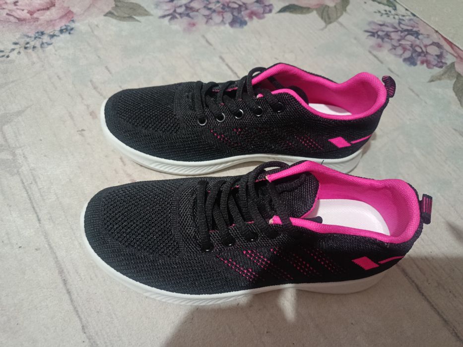 Кросовки женские