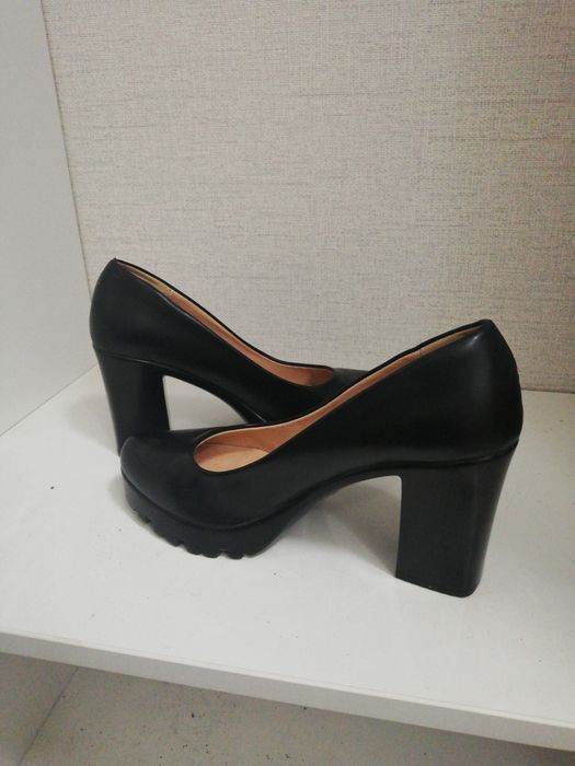 Женская обувь вечернее и полуботинок...