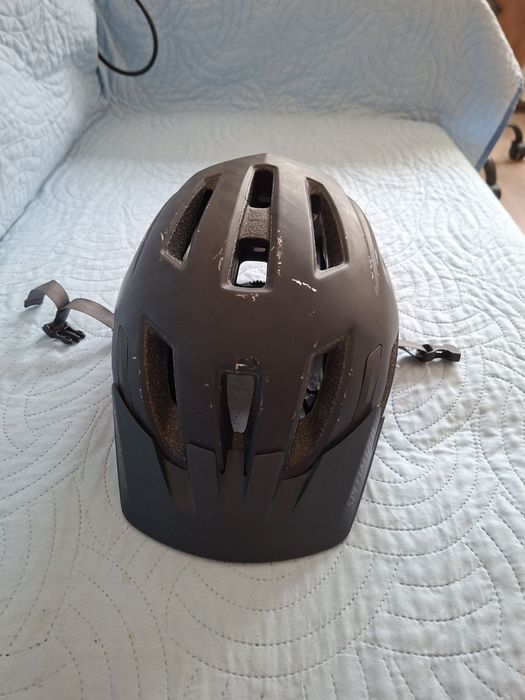 Продавам каска specialized shuffle LED SB MIPS SMK