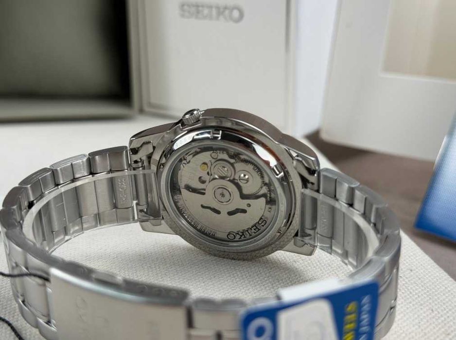Уникален, нов японски часовник Seiko 5