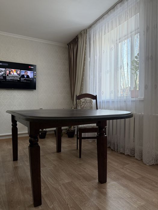 Продам стол+стульев (8шт)