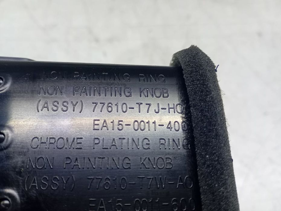 Grila ventilatie bord 77610-t7j-ho Honda HR-V 2 (2015 - 2018) 1.6 i-DTEC 1.6 i-DTEC