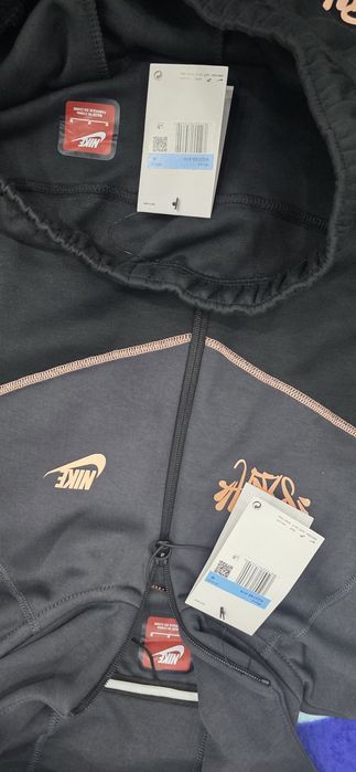Nike Tech Syna World