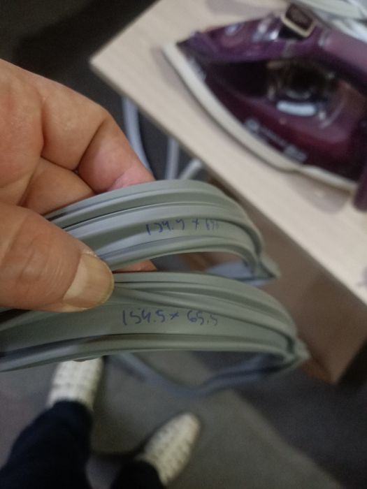 Фреон , уплотнительные резинки на холодильники.