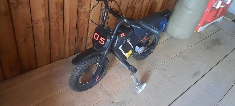 Vând motocicleta electrica copii