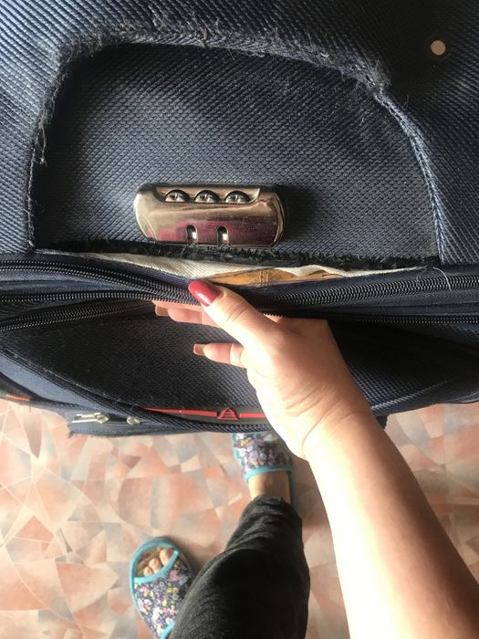 Продам чемодан большой