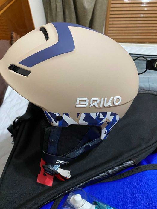 шлемы горнолыжные Smith, Briko