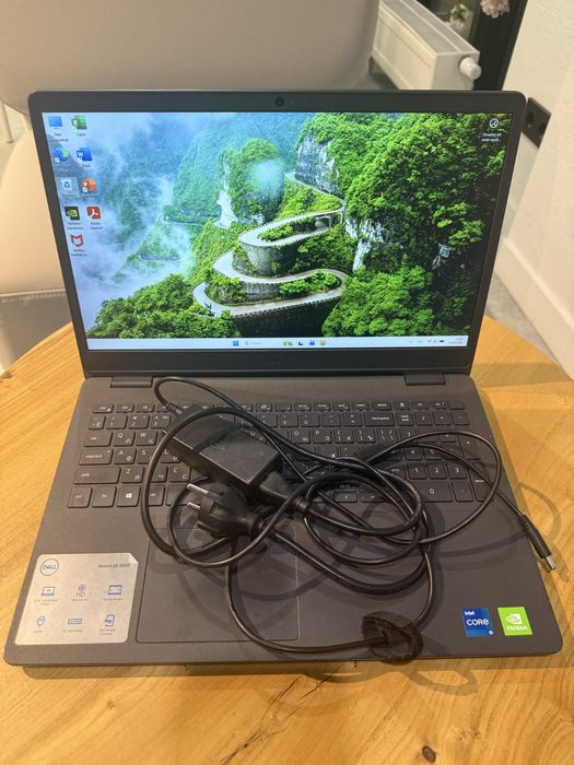 Dell Vostro 3500 (Core i5 / 16 GB RAM / NVIDIA)