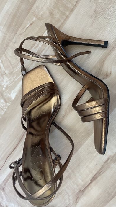 Новые босоножки Манго