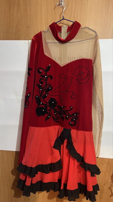 Продам одежду для фигурного катания