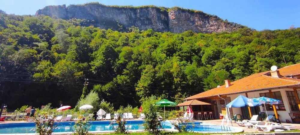 Продава се Къща в София, Бояна - 1600 кв.м за 1125 €/кв.м - Снимка #1