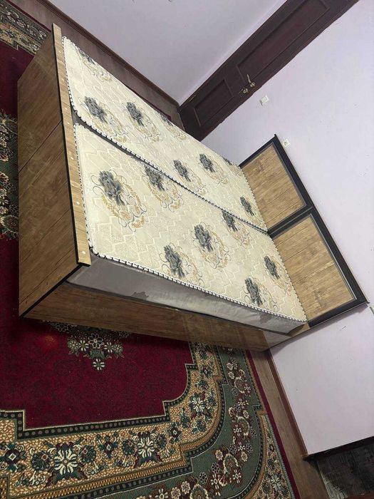 Мебель кухонный, мебел для гостинной, двухспальной кровать и шкаф.