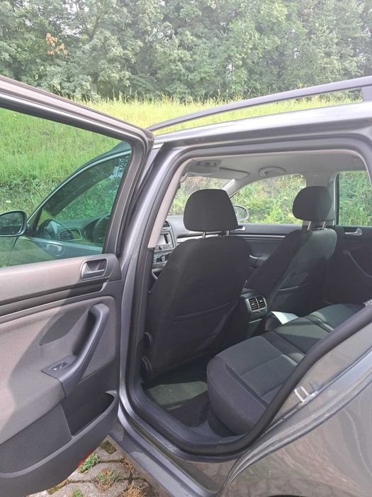 Vând Volkswagen Golf VI 1,6 TDI