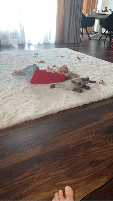 Vand covoare pufoase Mobexpert