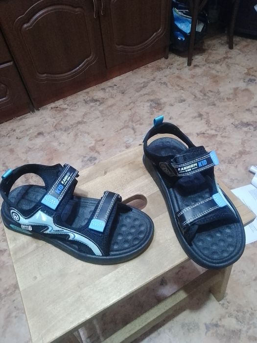 Продам сандалии 38